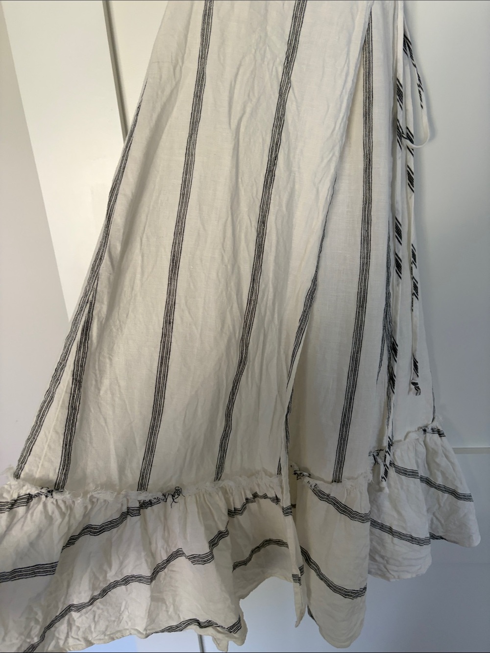 Reformation 100% linen Daria wrap dress  size XS - Picture 5 of 10